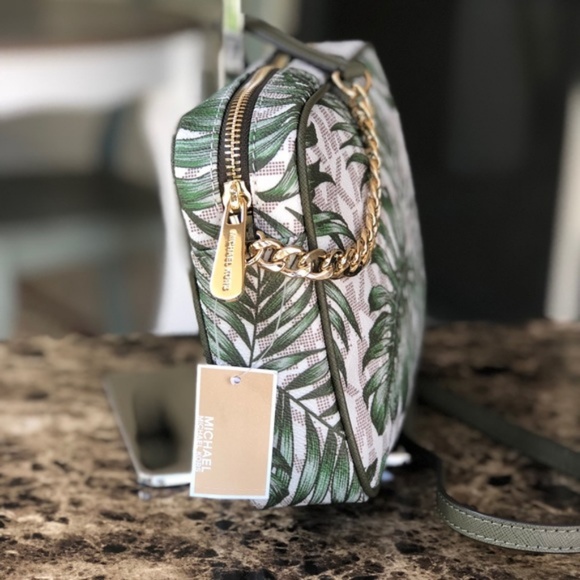 NWT Michael Kors Jet Set Vanilla Leaf Crossbody - Picture 2 of 5